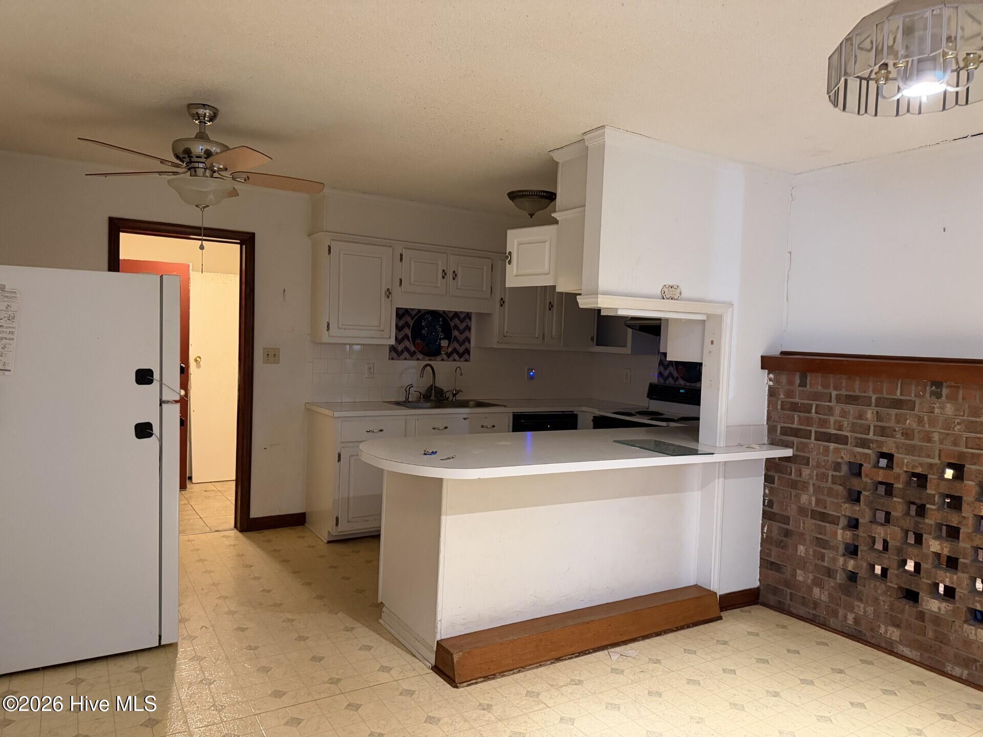 Image 3: kitchen 2