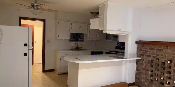 Image 3: kitchen 2