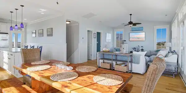 Image 3: 32_dining living kitchen