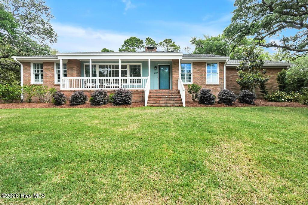 Image 2: 207RiverDrive-1