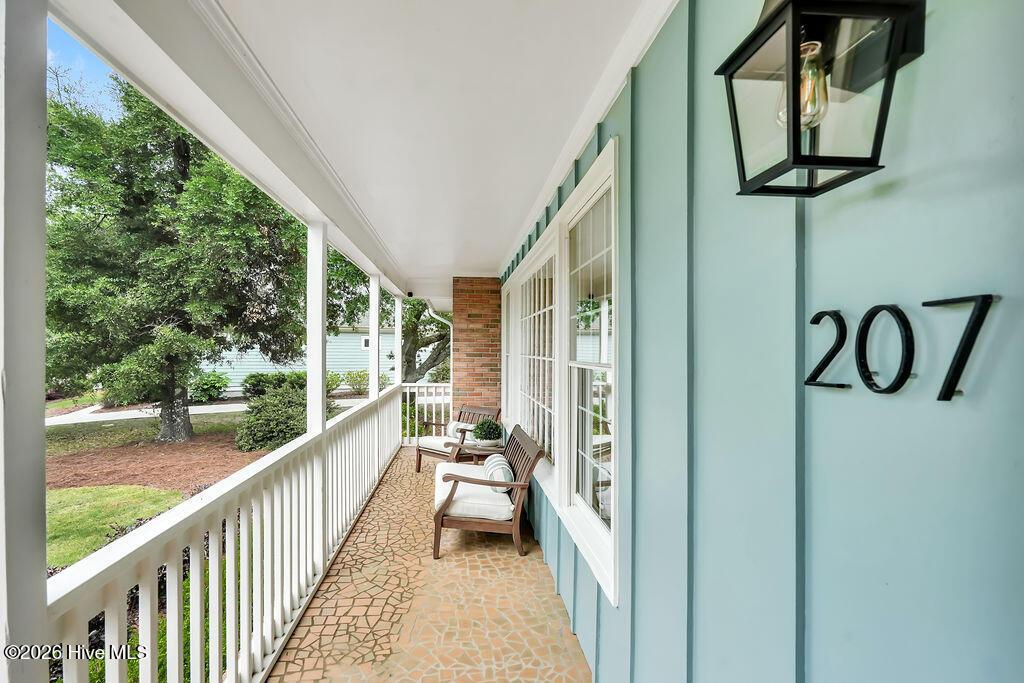 Image 3: 207RiverDrive-3