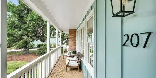 Image 3: 207RiverDrive-3