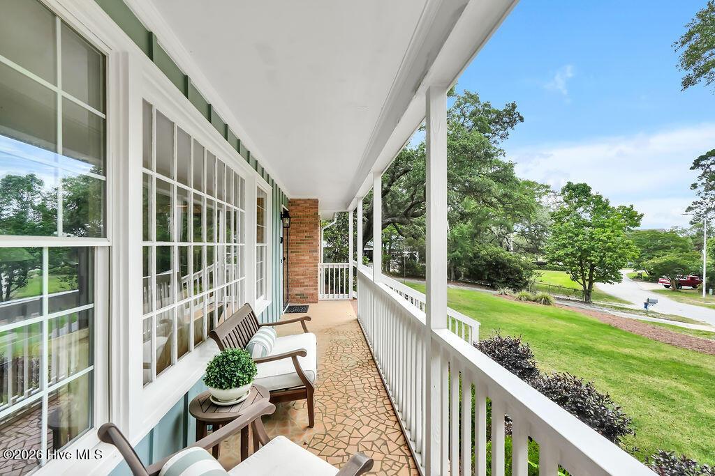 Image 4: 207RiverDrive-4