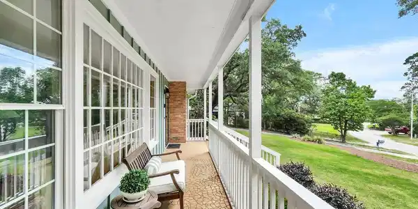 Image 4: 207RiverDrive-4