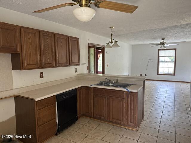 Image 4: Kitchen