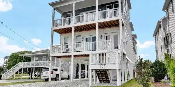 822 S Topsail Drive