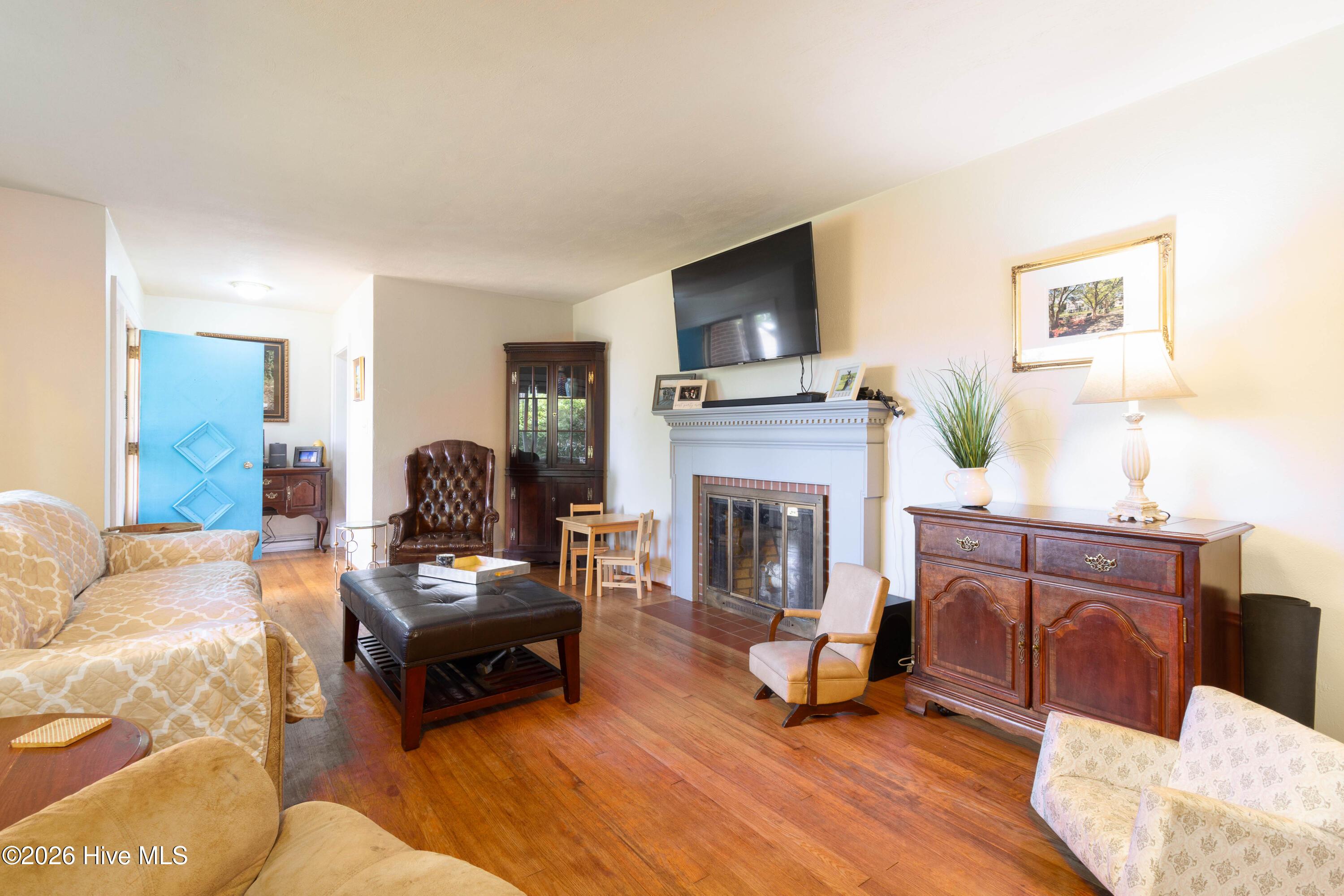 Image 4: Living Rm