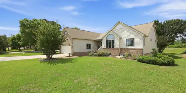 833 Pelican Drive