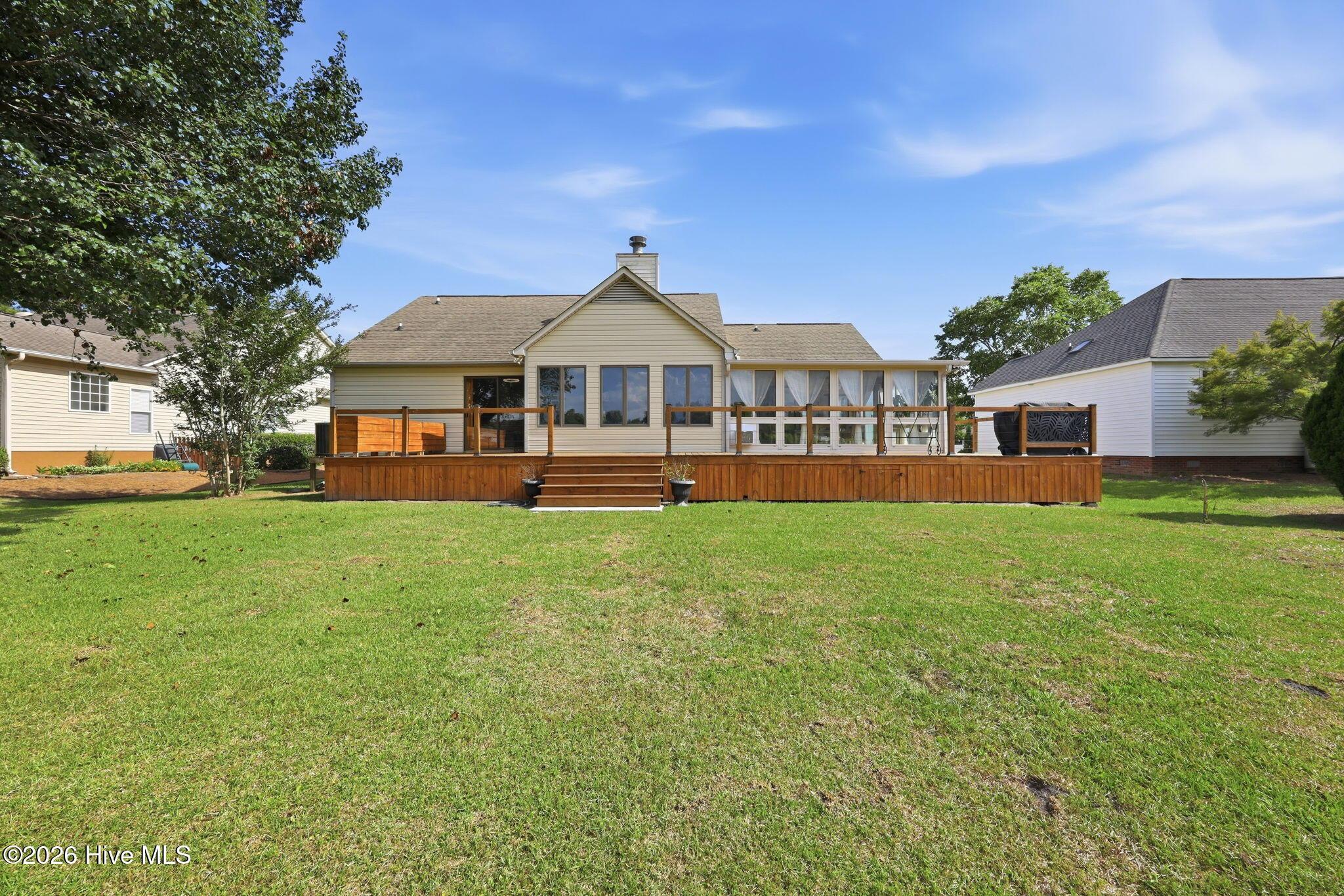 Image 2: Back of 833 Pelican Drive