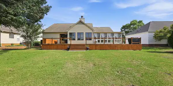 Image 2: Back of 833 Pelican Drive