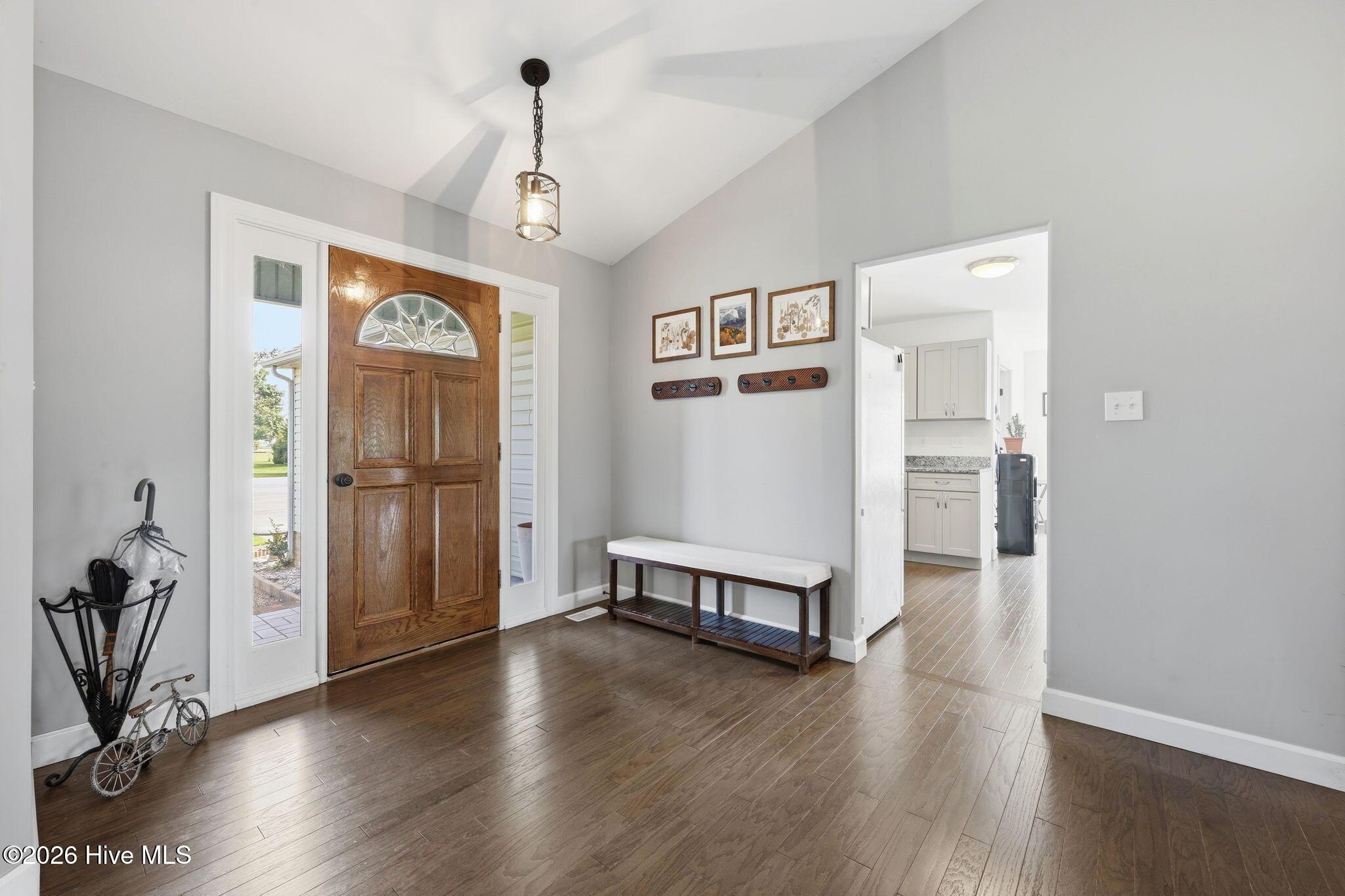Image 4: Foyer