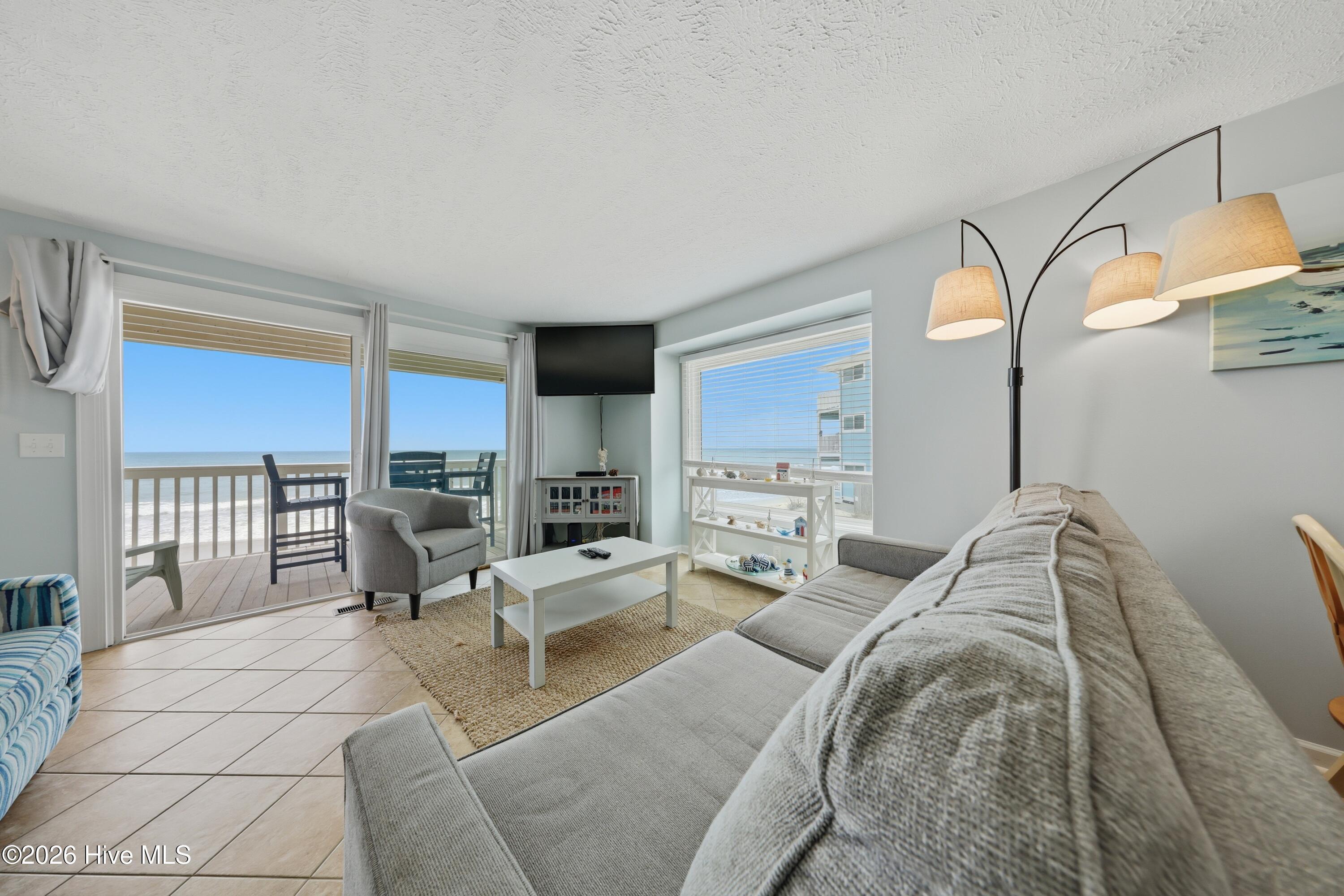 Image 3: 2122SurfriderCt-146