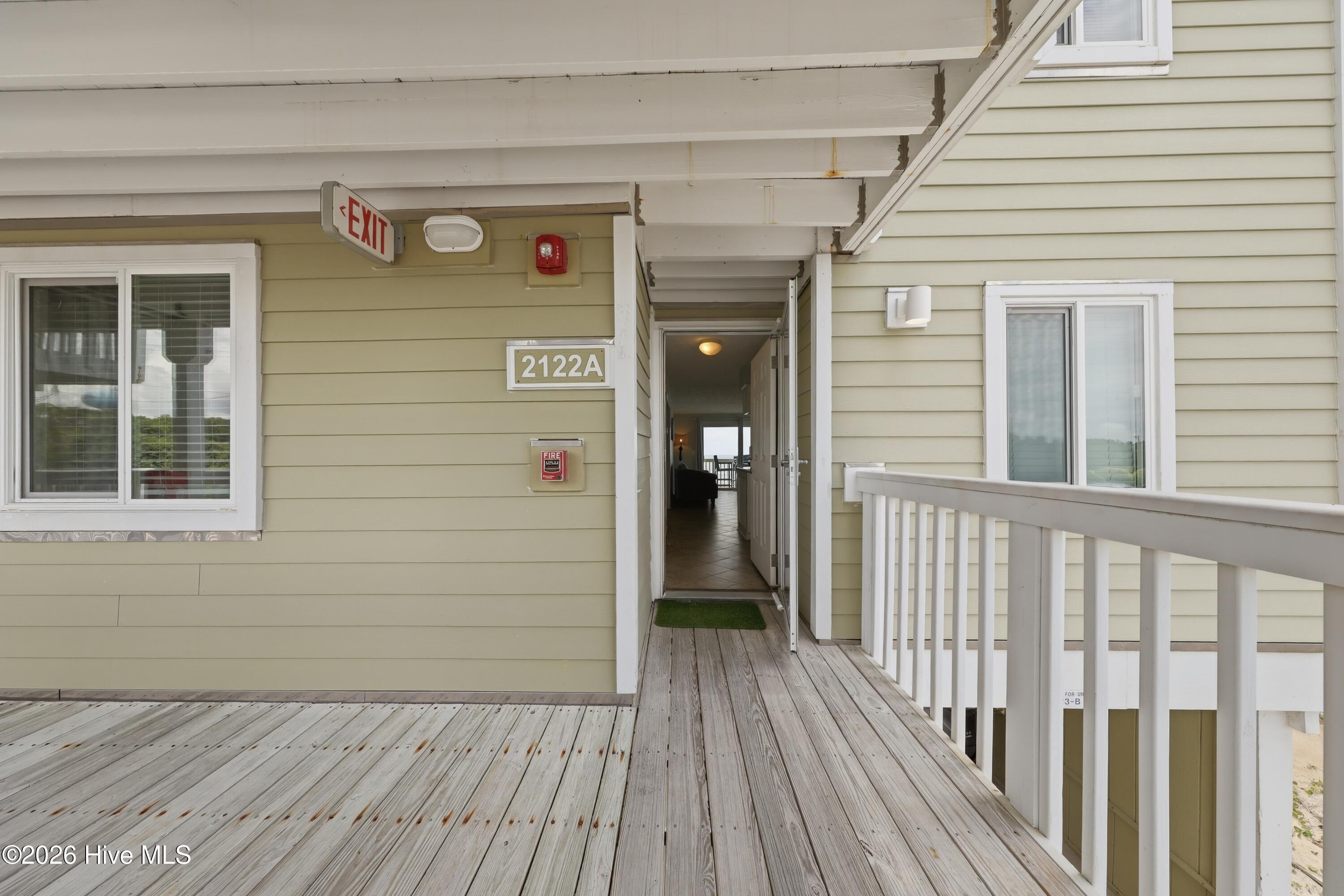 Image 4: 2122SurfriderCt-1