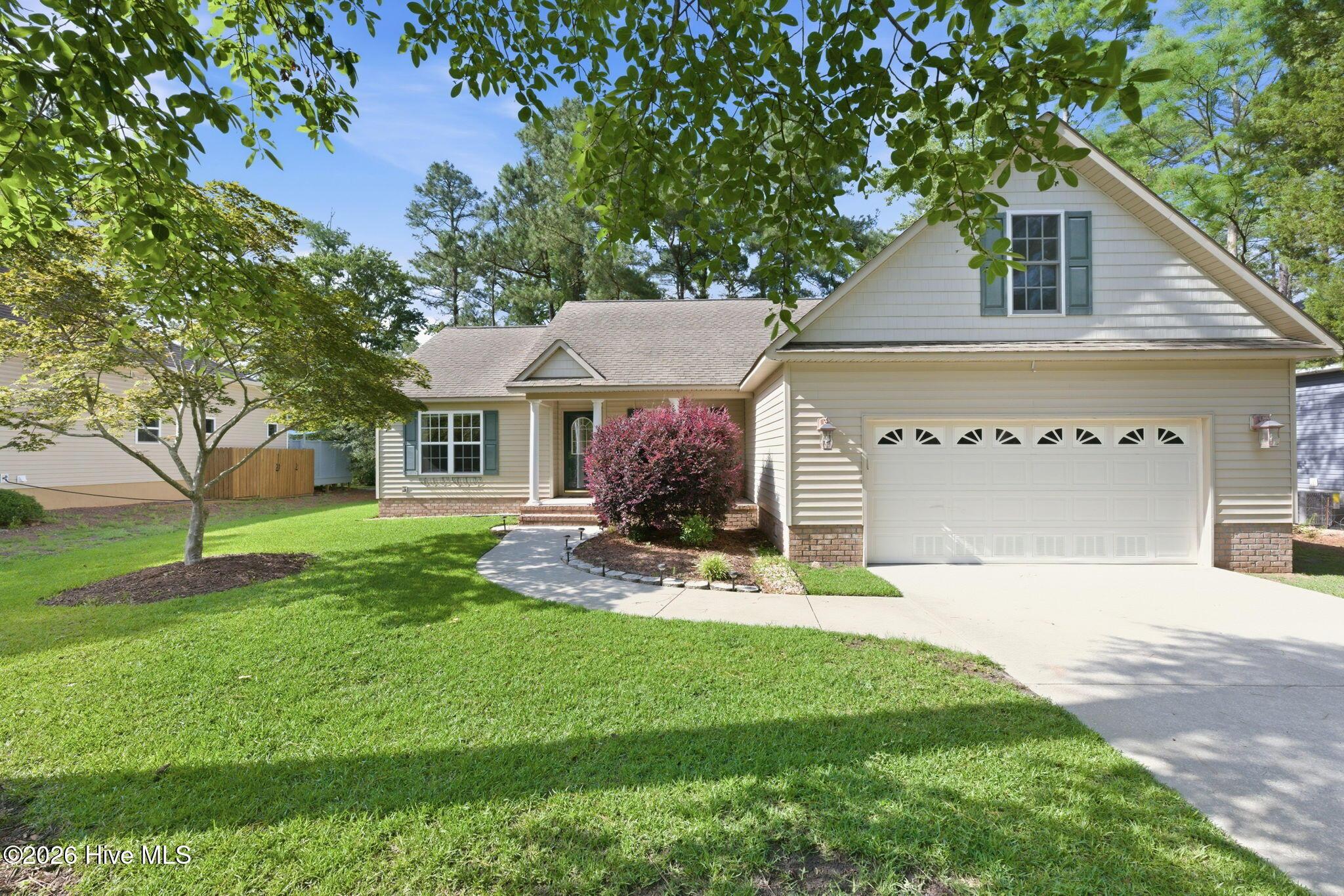Image 1: Home on Golf Course Lake