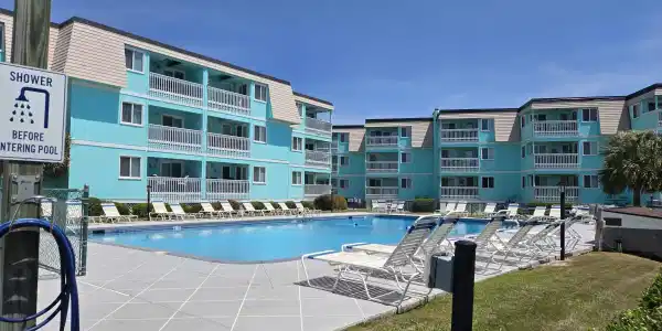 Image 2: Pool