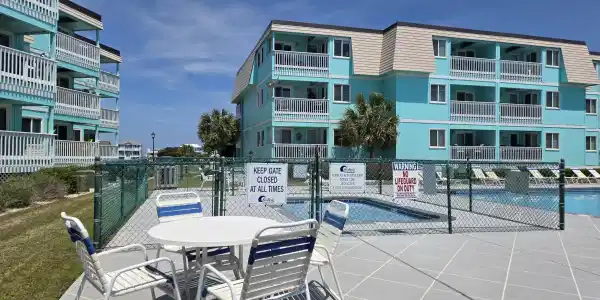 Image 4: Pool
