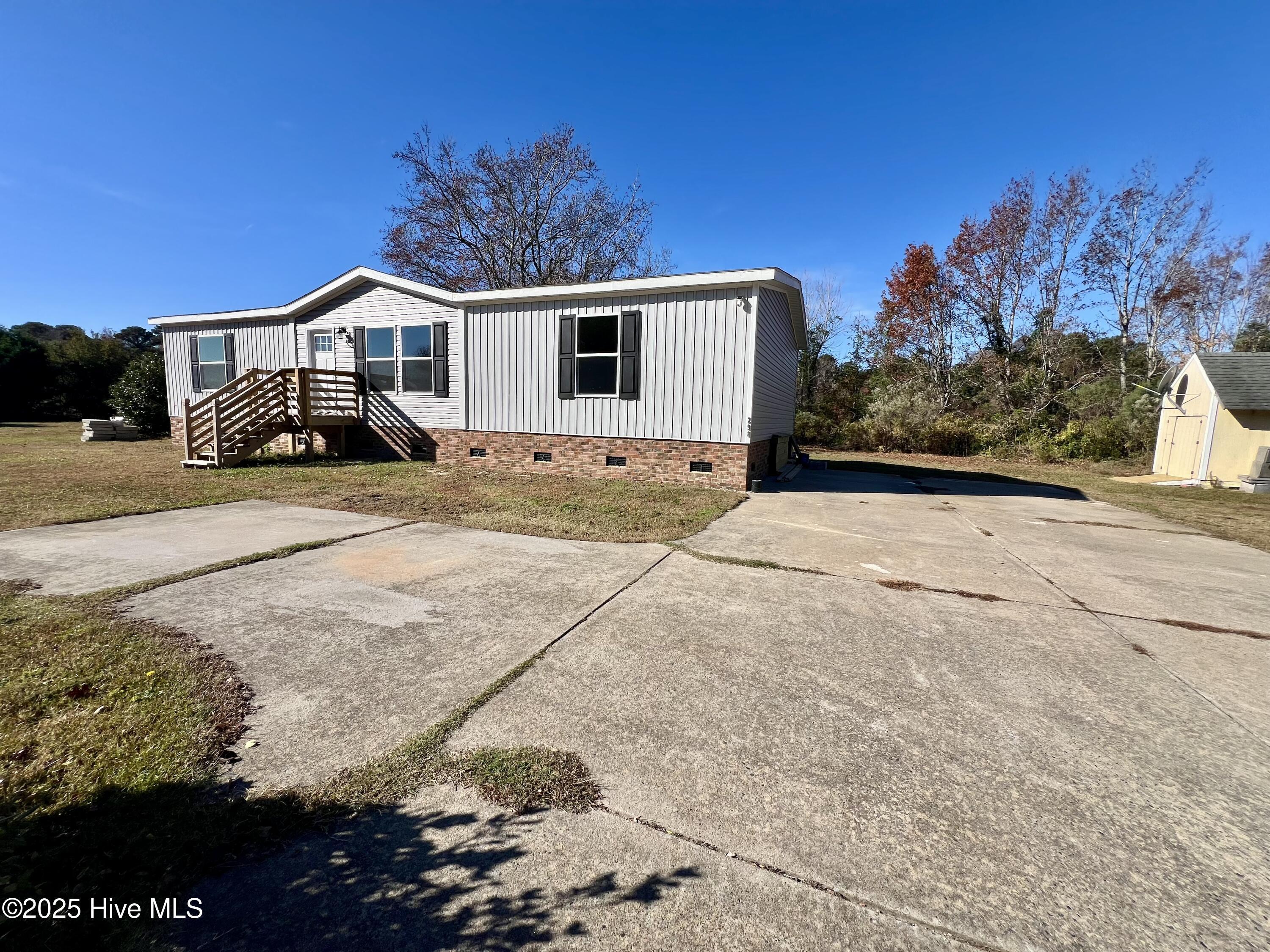 Image 3: Ample parking