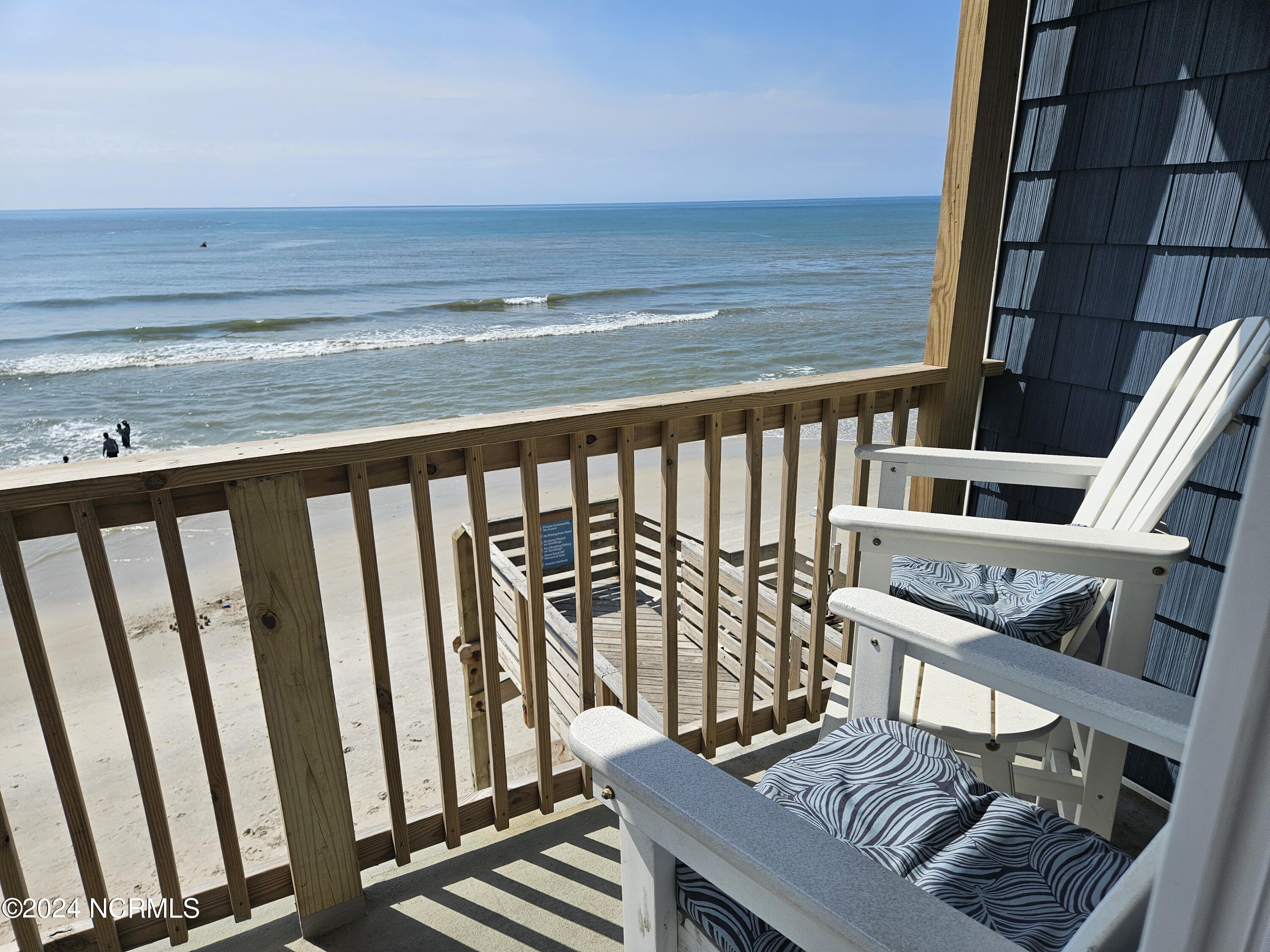 Image 3: AMAZING OCEANFRONT VIEWS