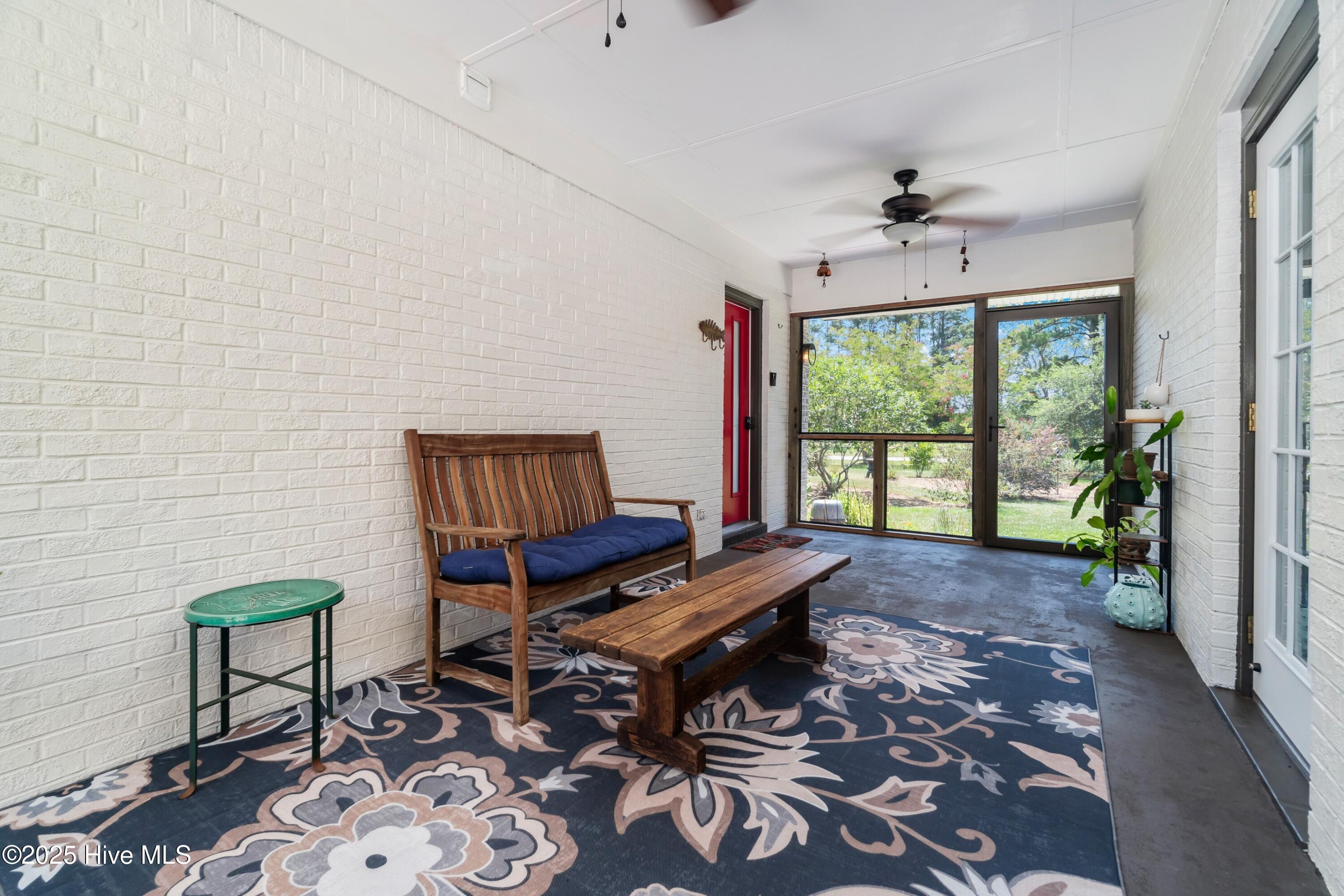 Image 2: 002_Breezeway