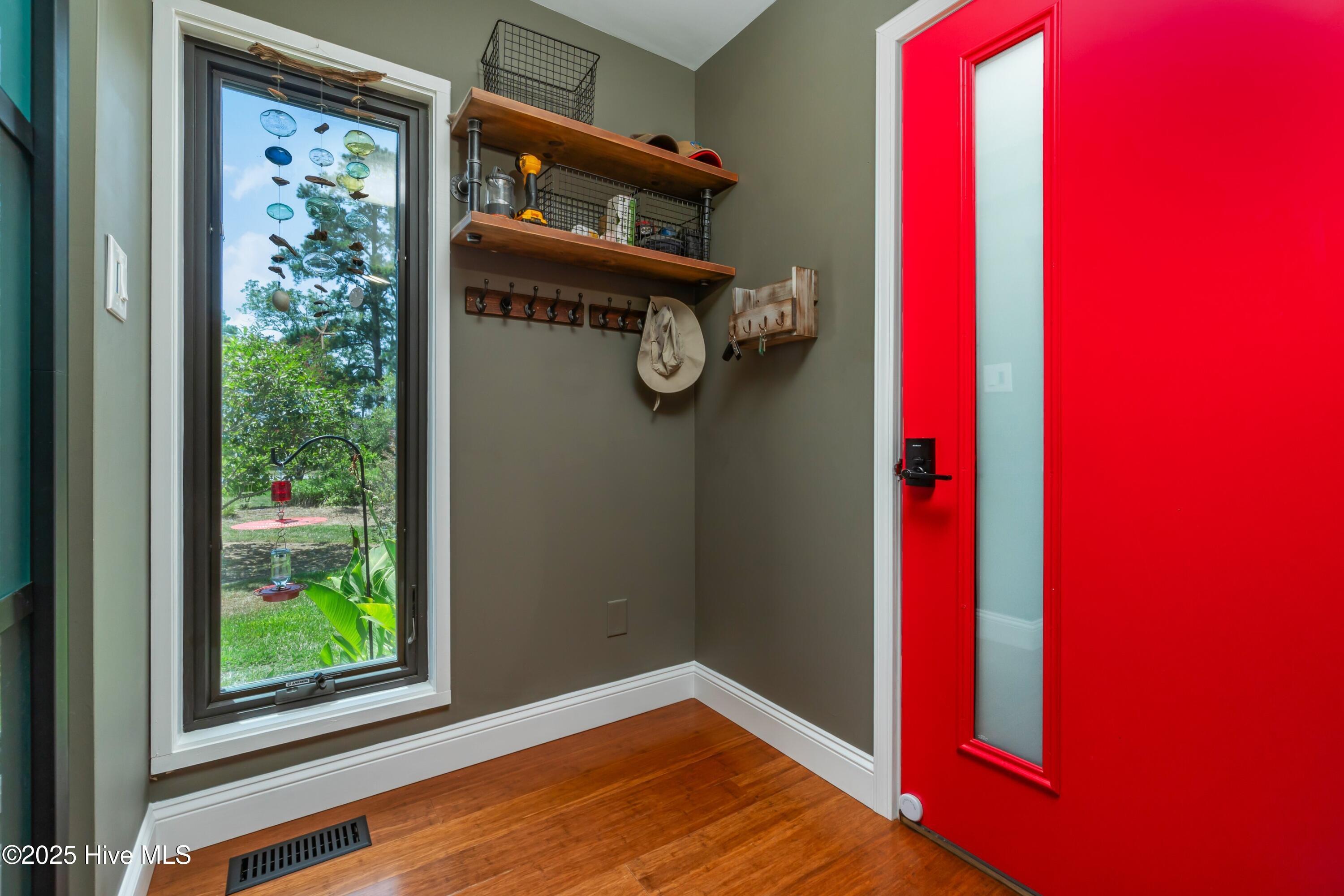 Image 3: 003_Entrance