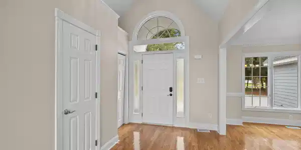 Image 4: Entry