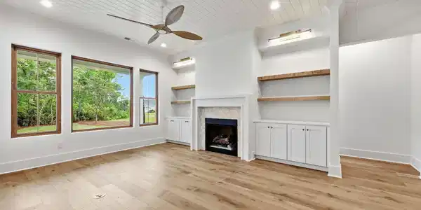 Image 4: Living Room 2