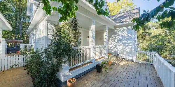 7 Red Bay Court