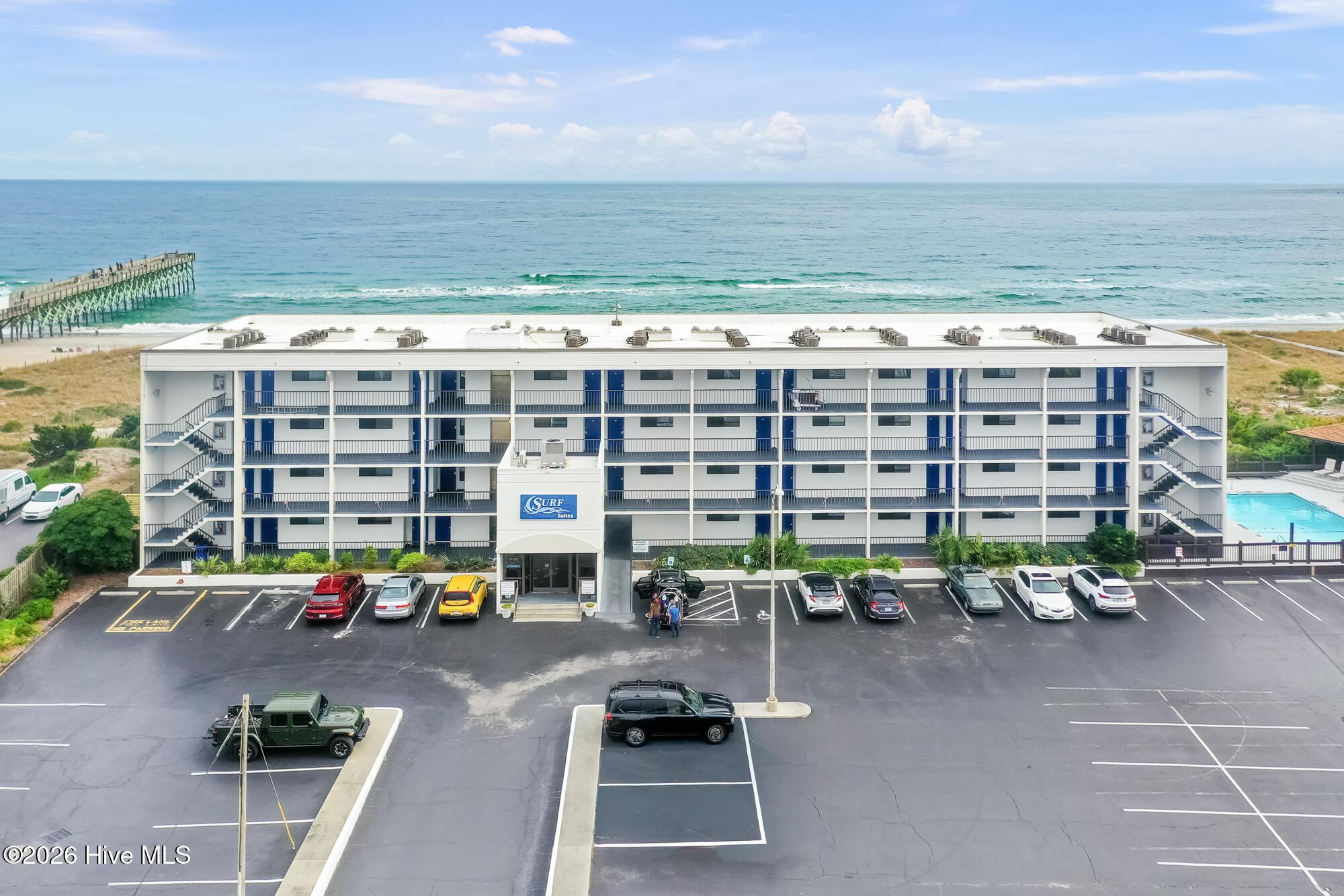 Image 2: Surf Suites 103 1