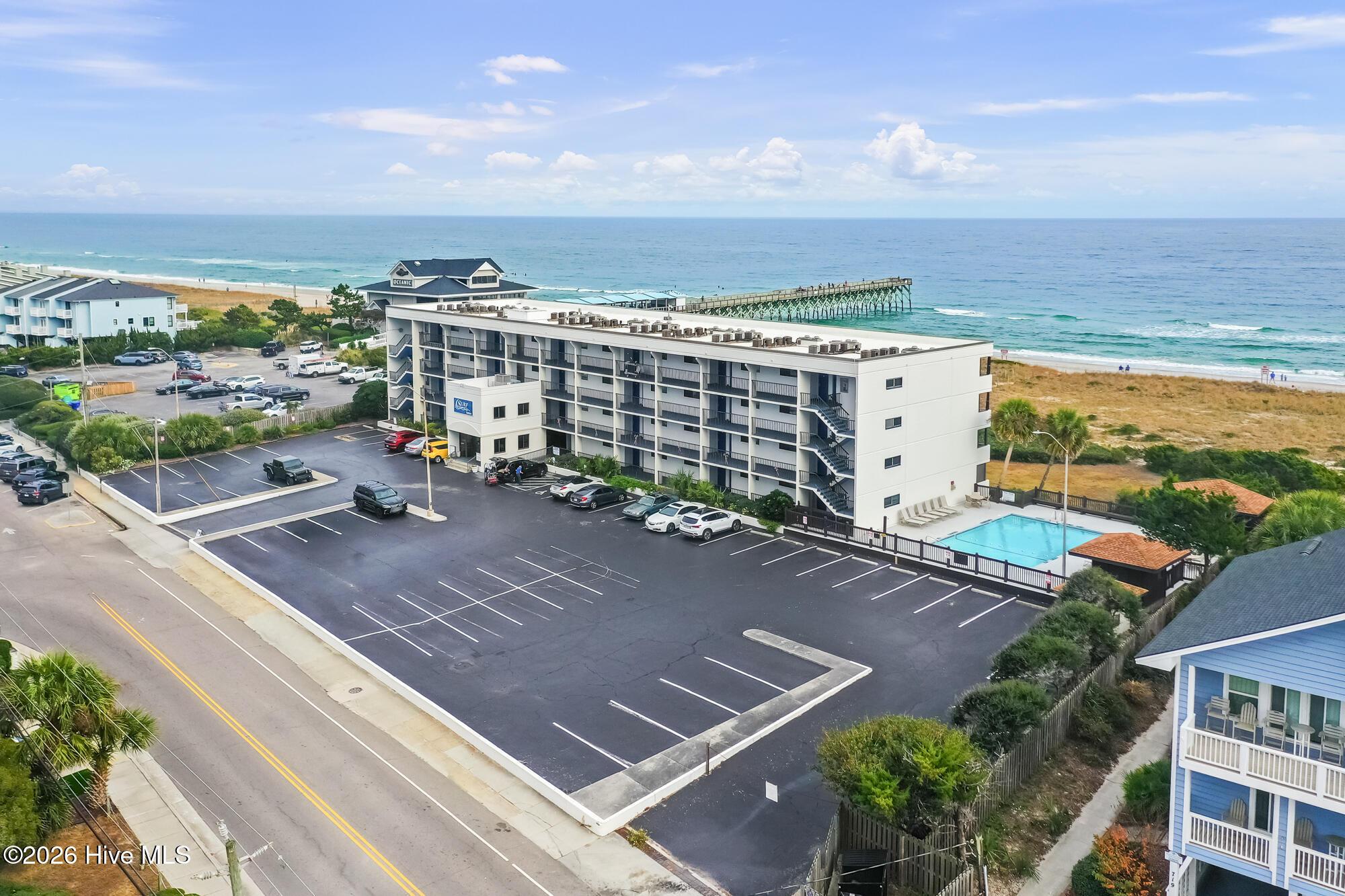 Image 3: Surf Suites 103 2