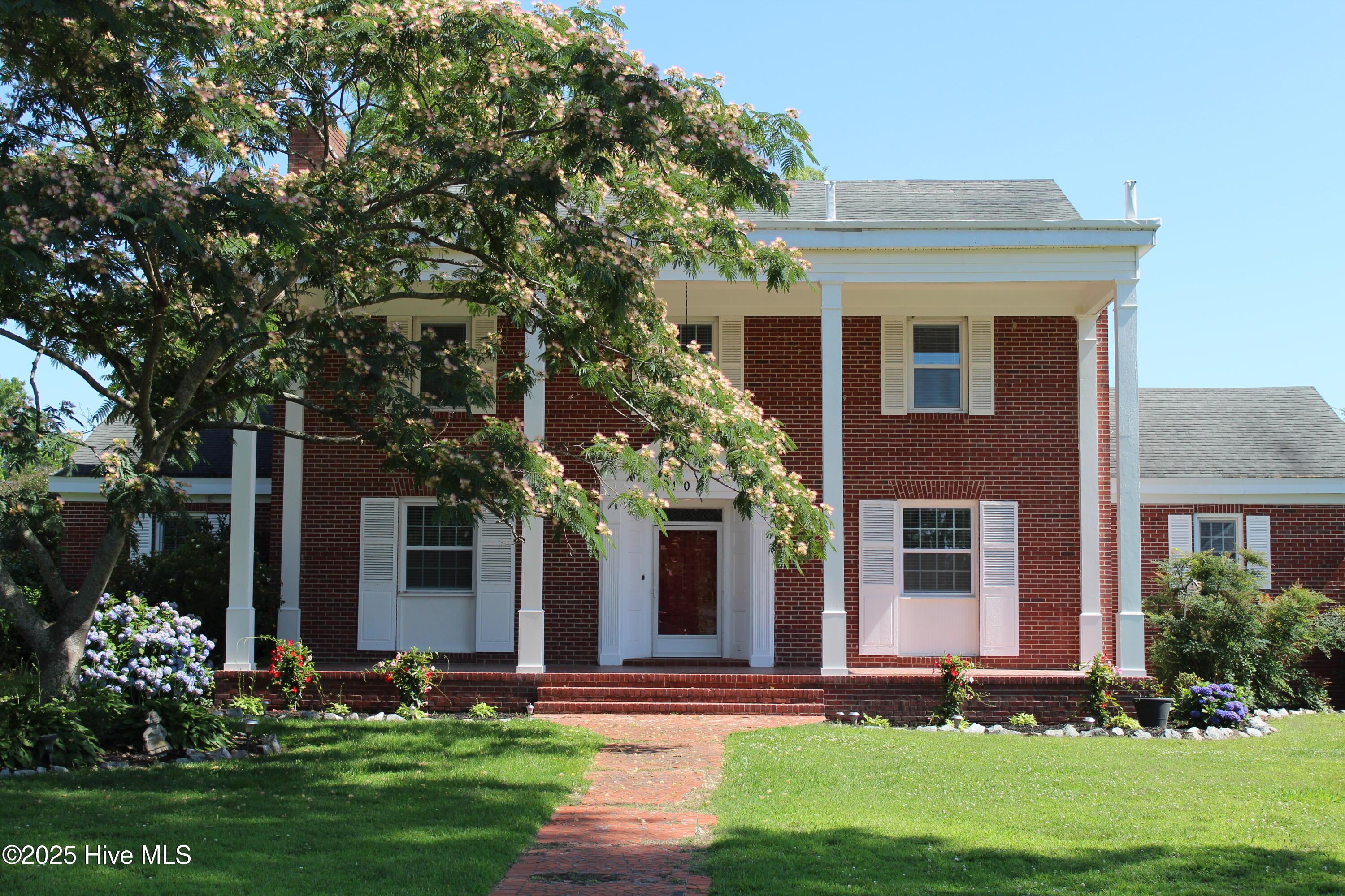 Image 1: Exterior Front