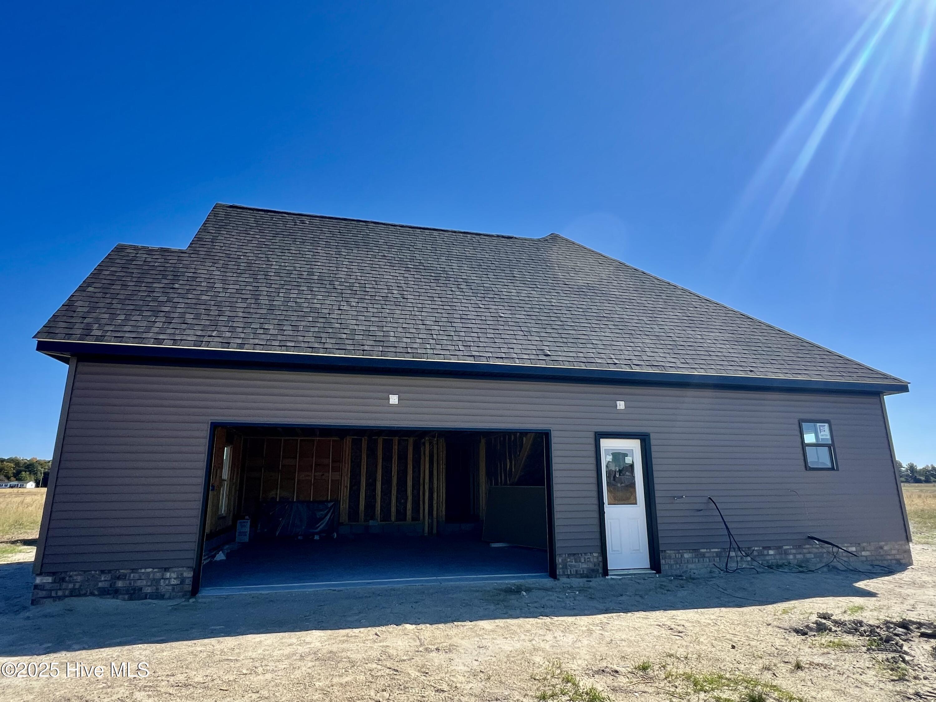 Image 4: Side loading Garage