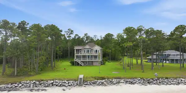 Image 2: 6-web-or-mls-486 Sandy Point Dr 006