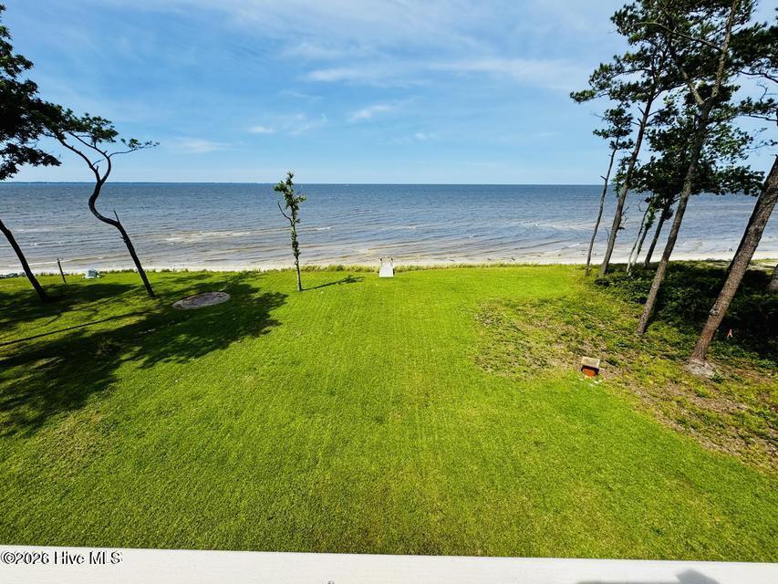 Image 4: Sandy Point Pic