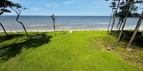 Image 4: Sandy Point Pic
