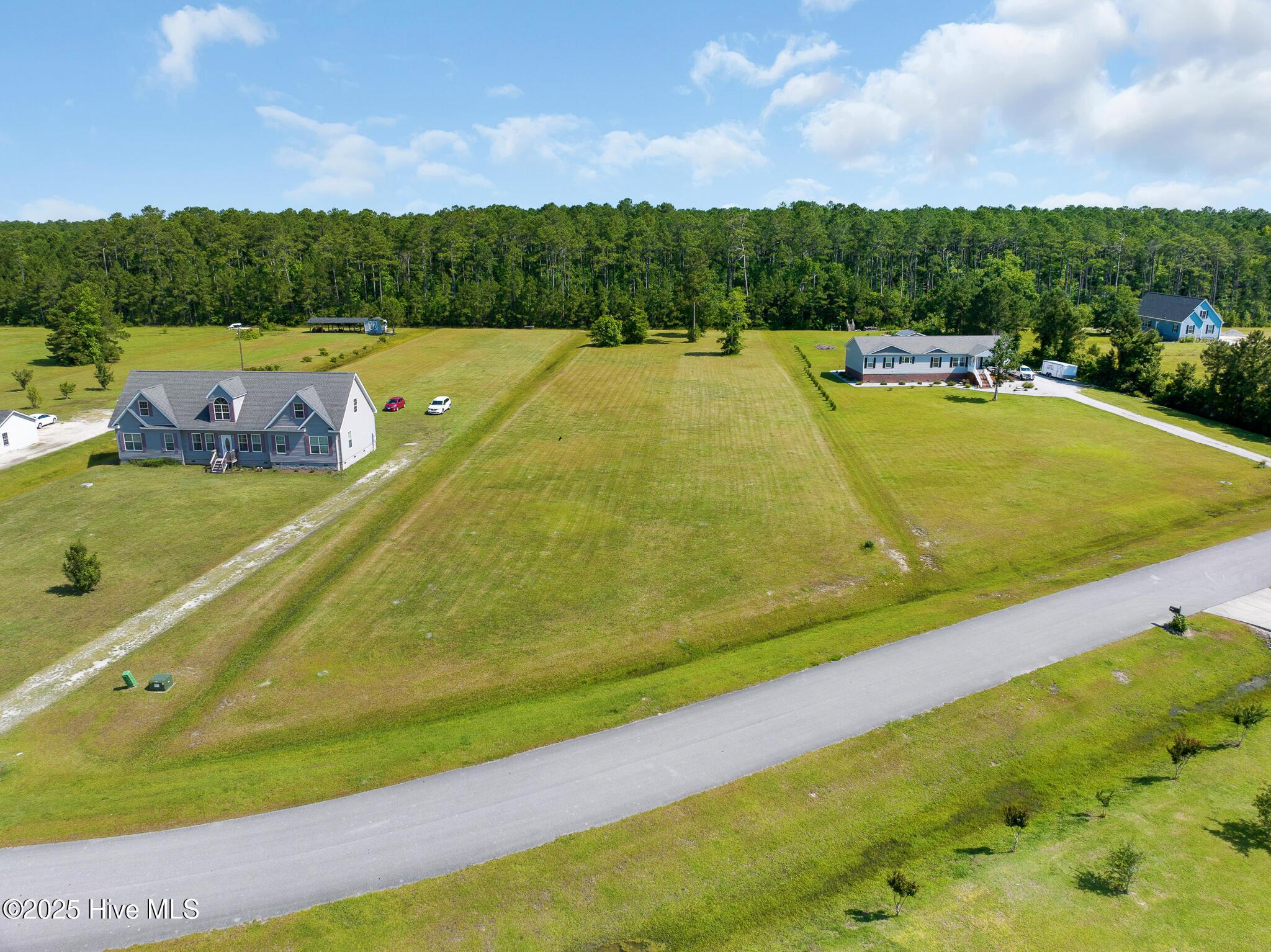 Image 3: 303 Mayflower Drive, Newport, NC