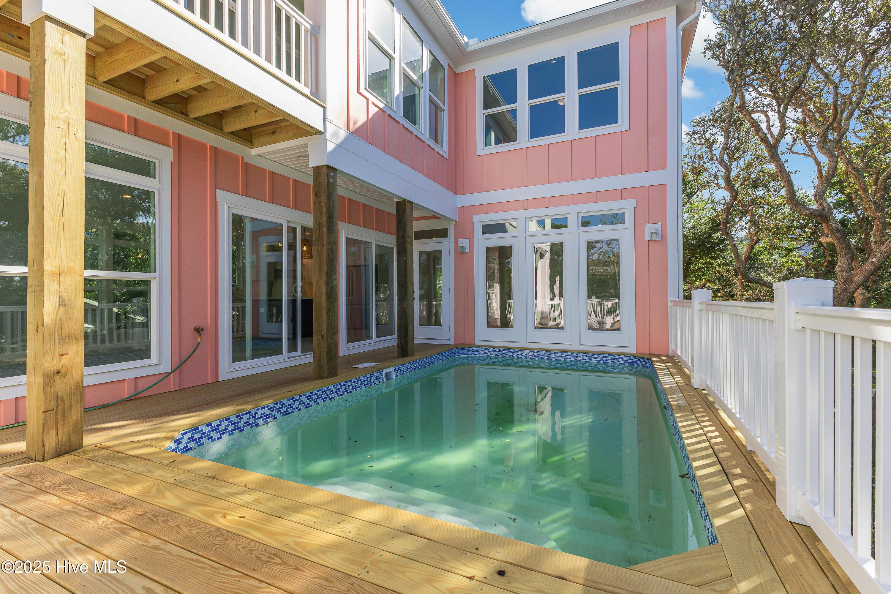 Image 2: 114 SE 75th-4