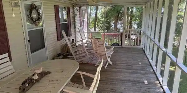 Image 4: porch (3)
