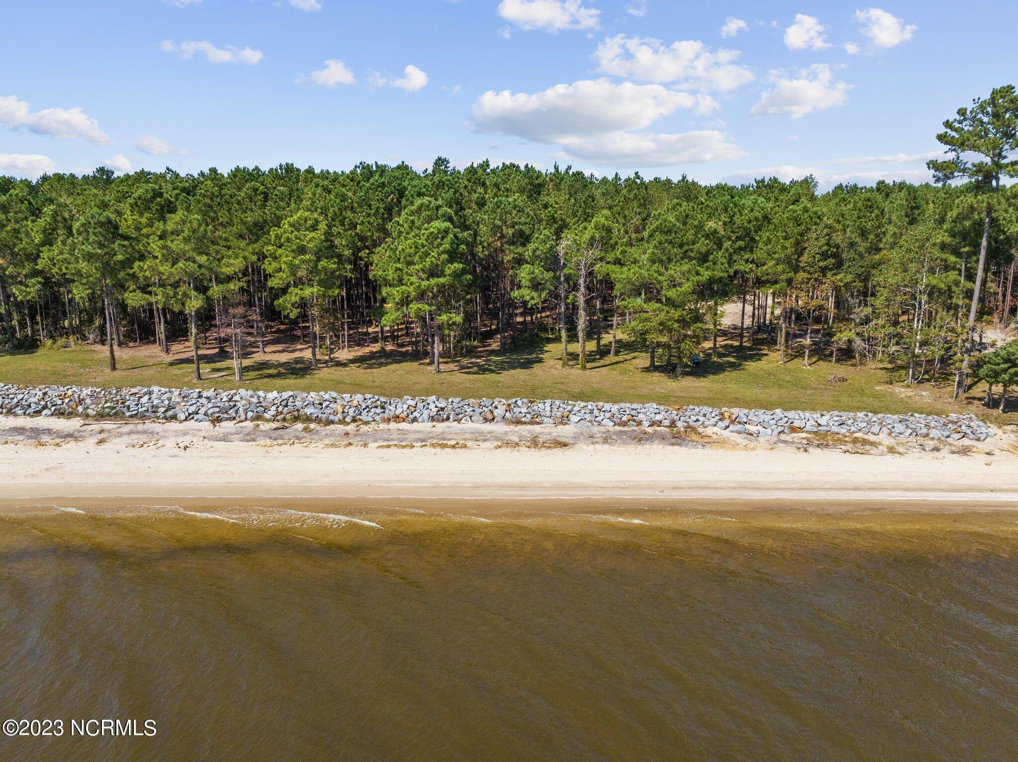 Image 4: Shoreline, Lots 1 to 4