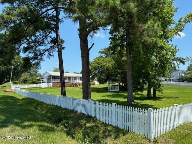 Image 1: Lot 16