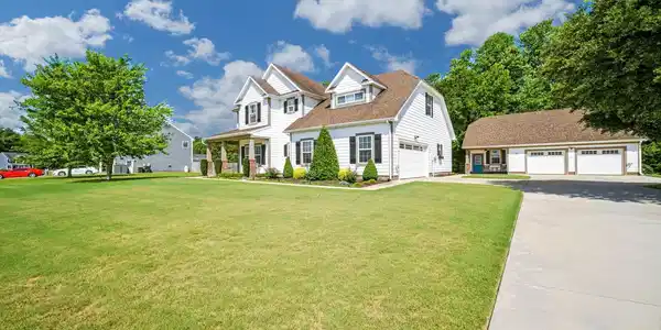 102 Rosedale Court