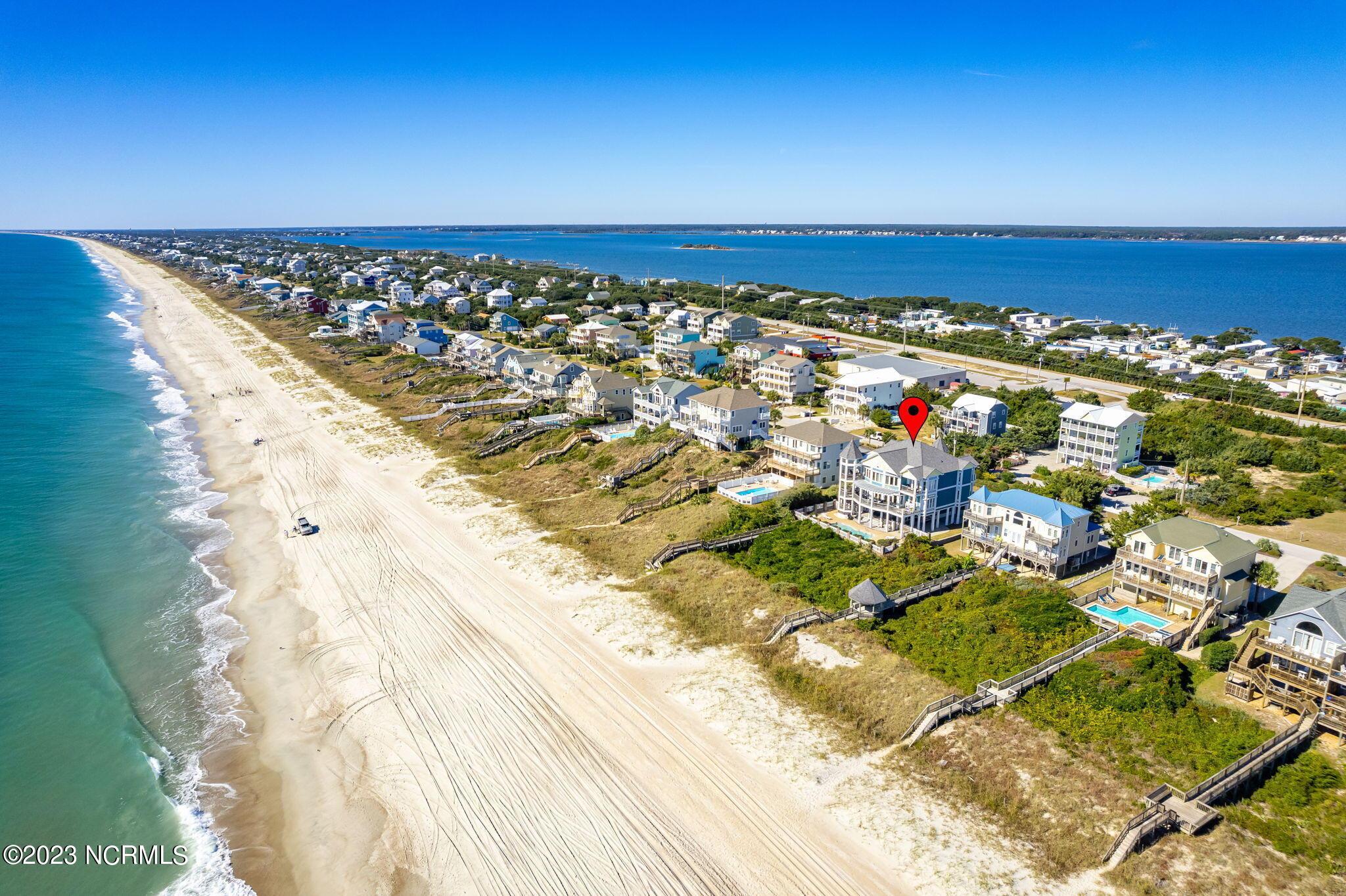 Image 2: Oceanfront home in Emerald Isle