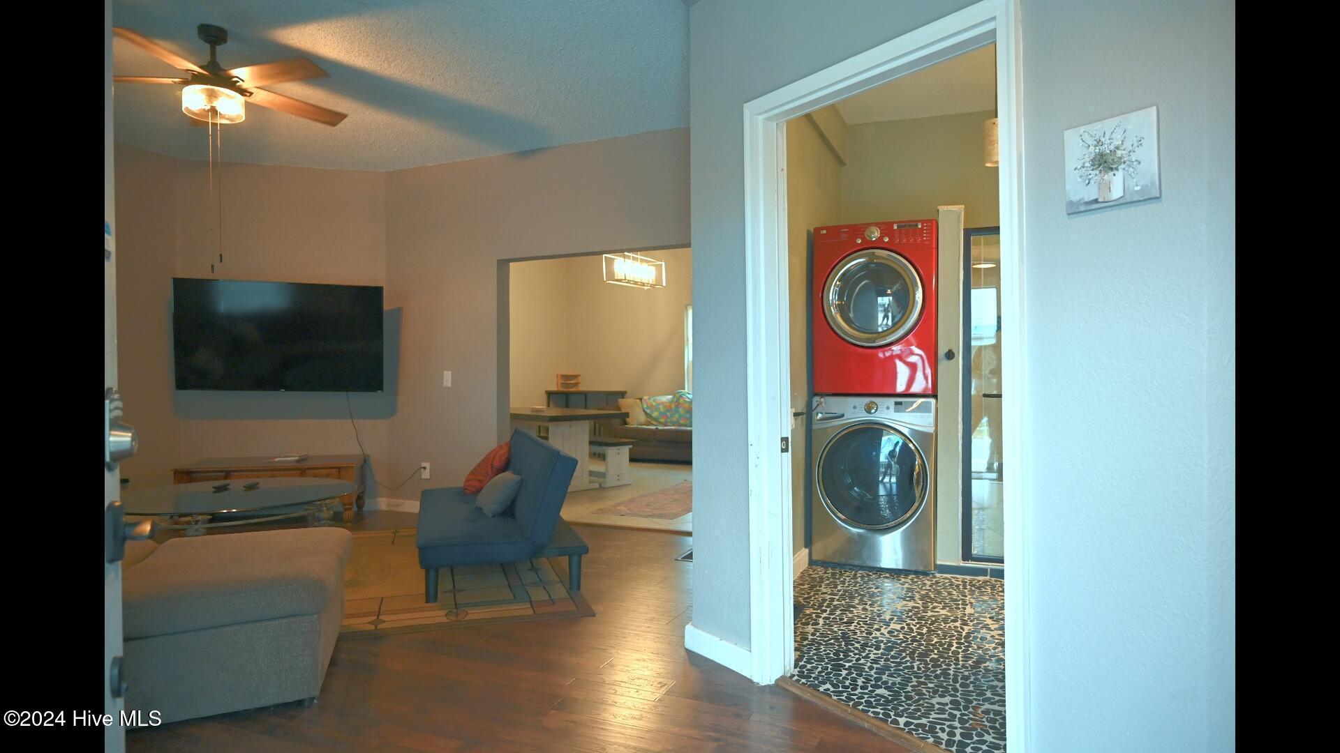 Image 4: 4