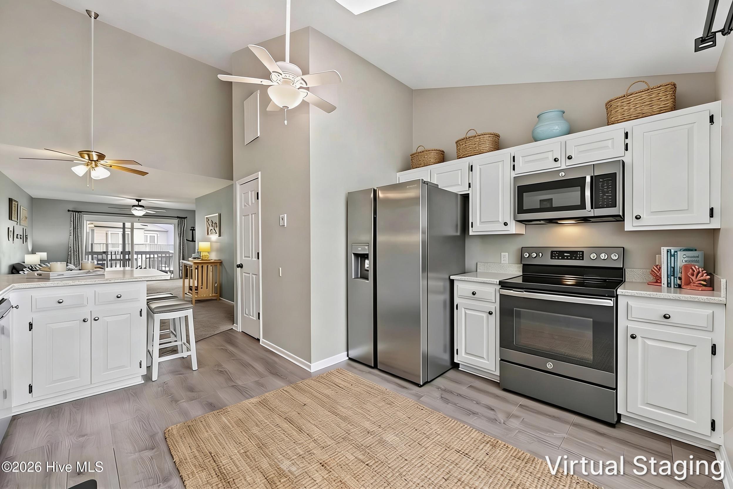 Image 4: Kitchen Staged