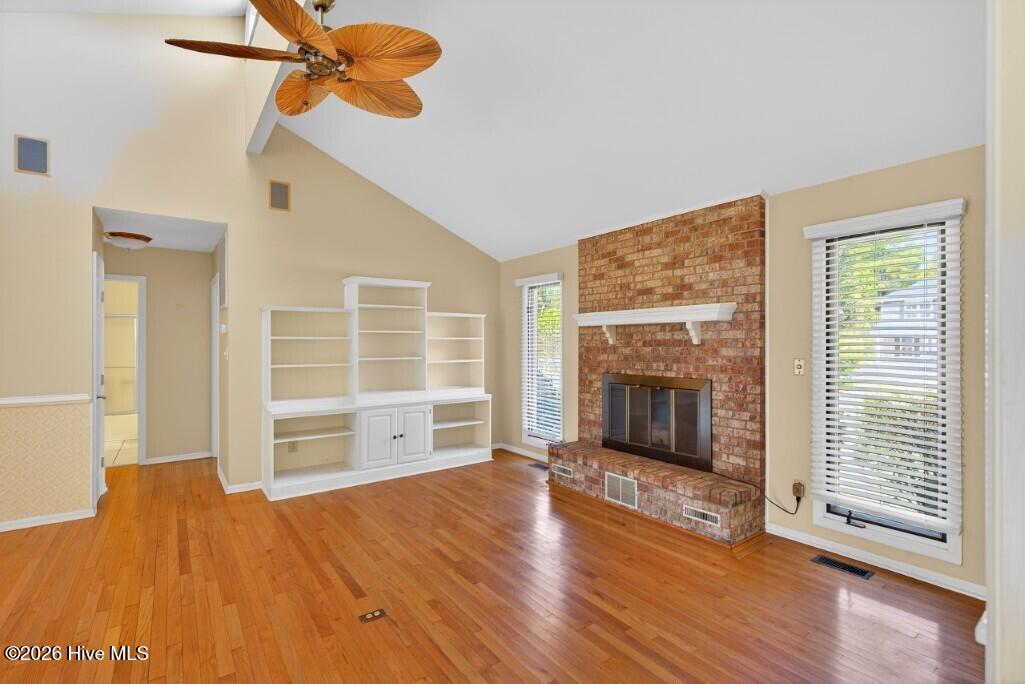 Image 3: Living Area