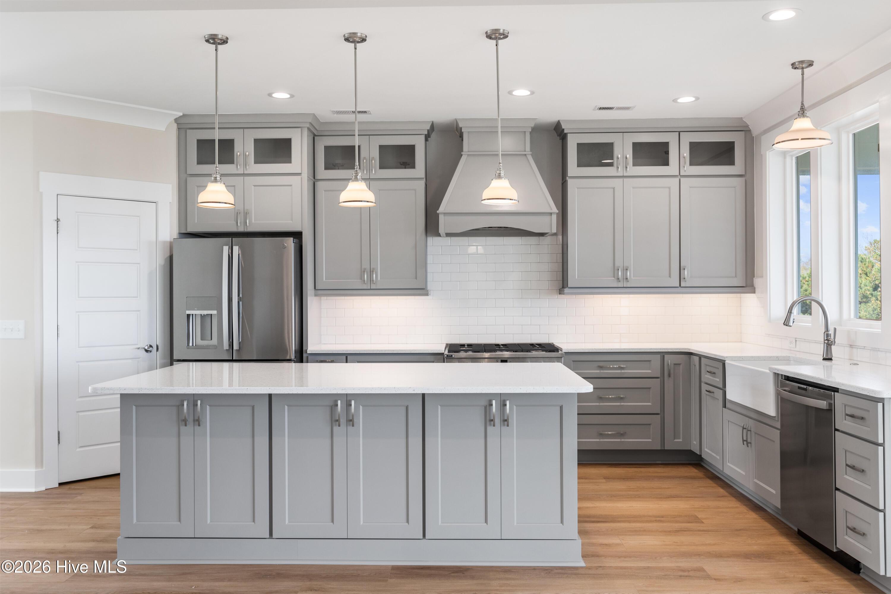 Image 4: Photo of Similar Home