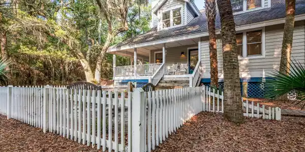 20 Fort Holmes Trail