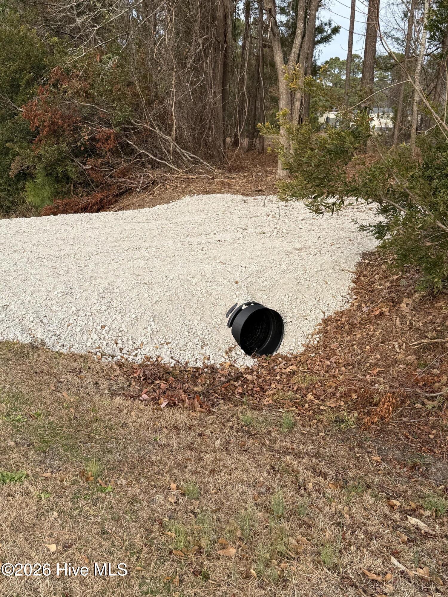 Image 4: lot driveway