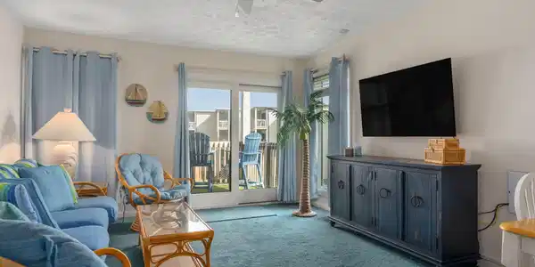 Image 4: 7-web-or-mls-117-Sea-Colony-211B-Living-