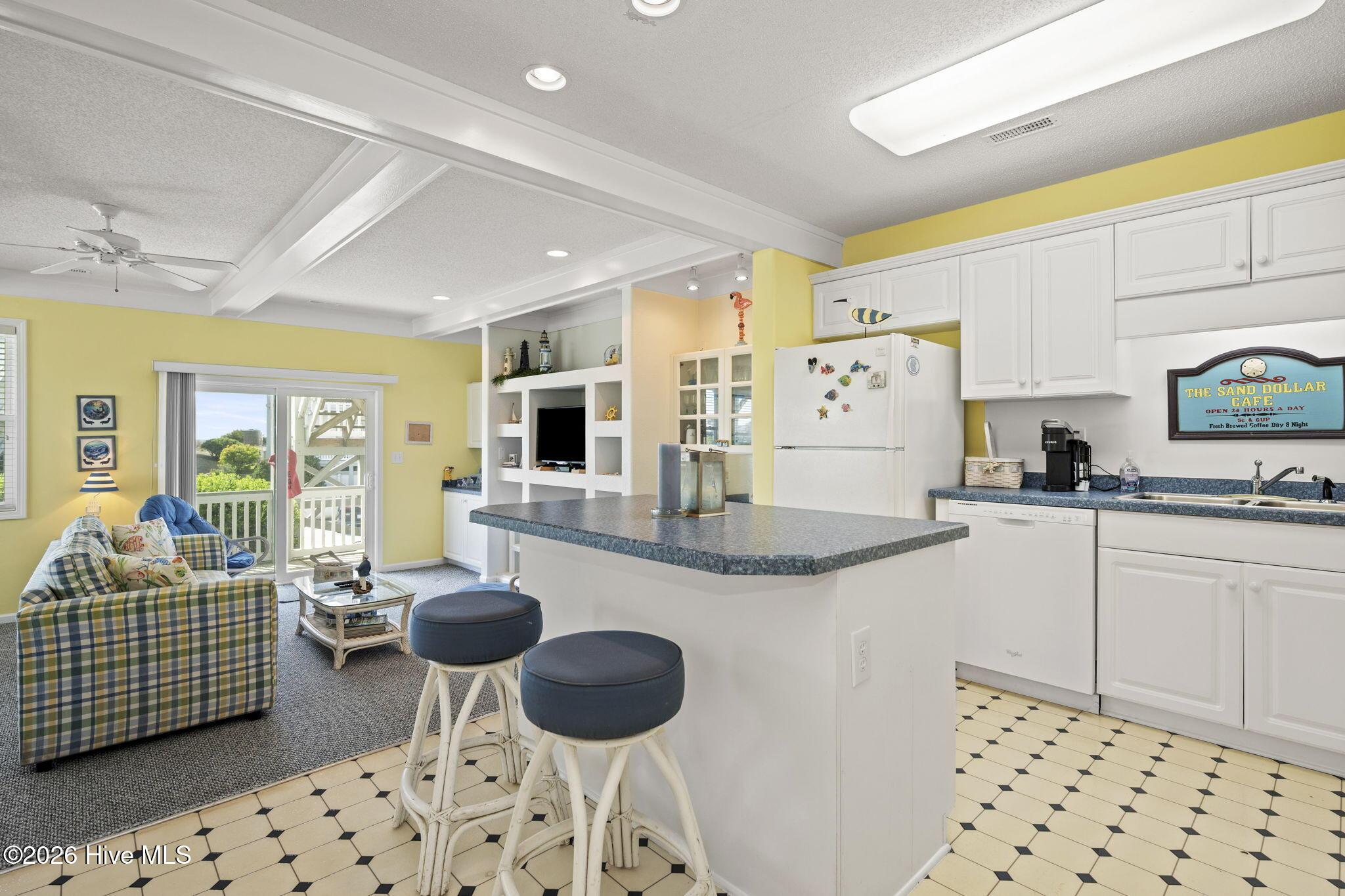 Image 4: Kitchen Island