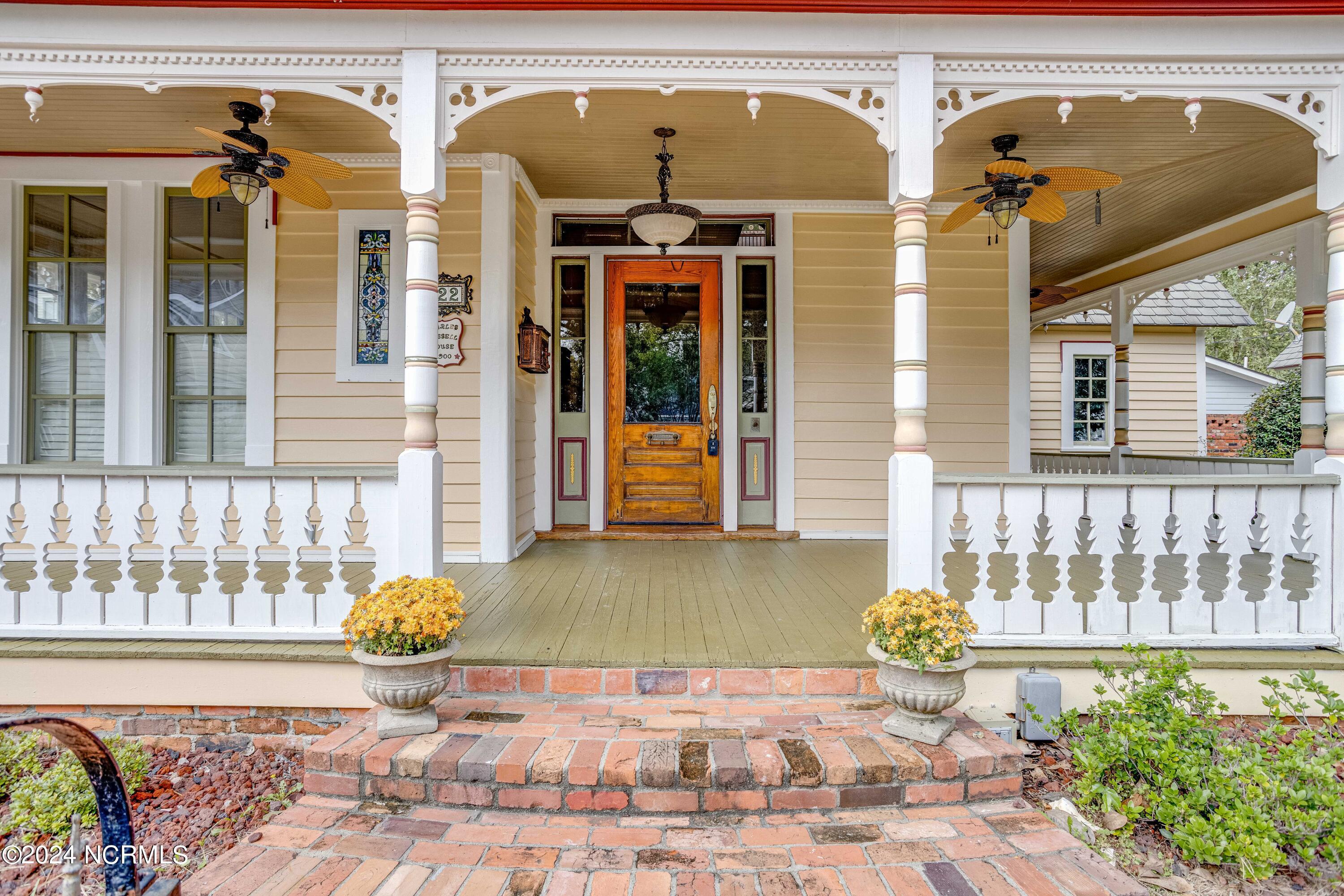 Image 4: Front Entranceway